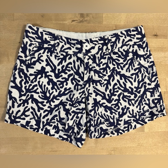 Lilly Pulitzer Pants - Lilly Pulitzer The Callahan shorts in Navy coral print